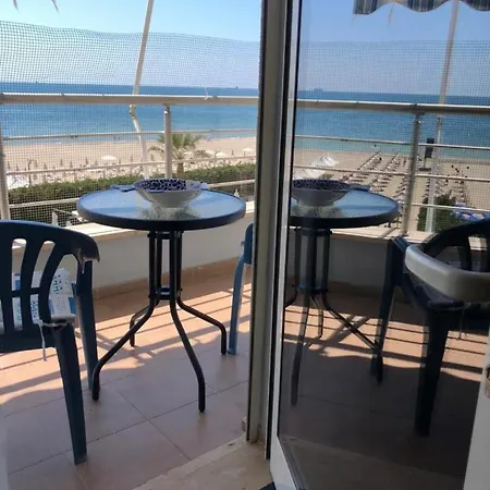 شقة Beachfront In غوليم