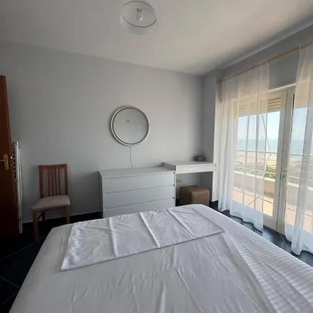 Beachfront In Apartment *